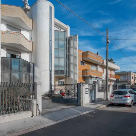 Alojamento de Acomodação e Pequeno-almoço Lo Specchio Del Salento 2*